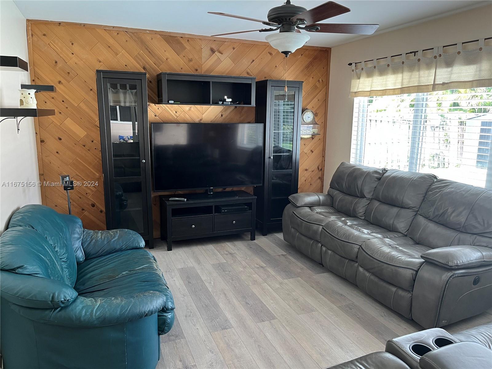 Listing Photo 8