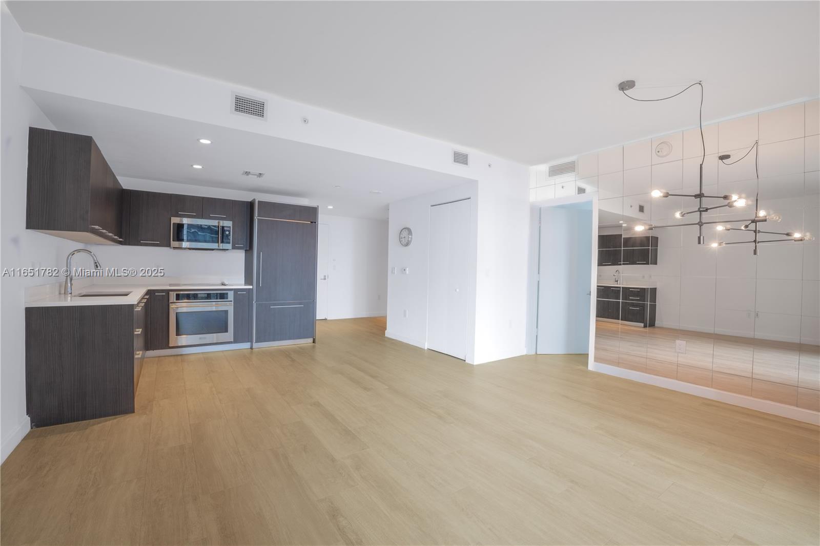 45 SW 9th St #2202, Miami FL 33130