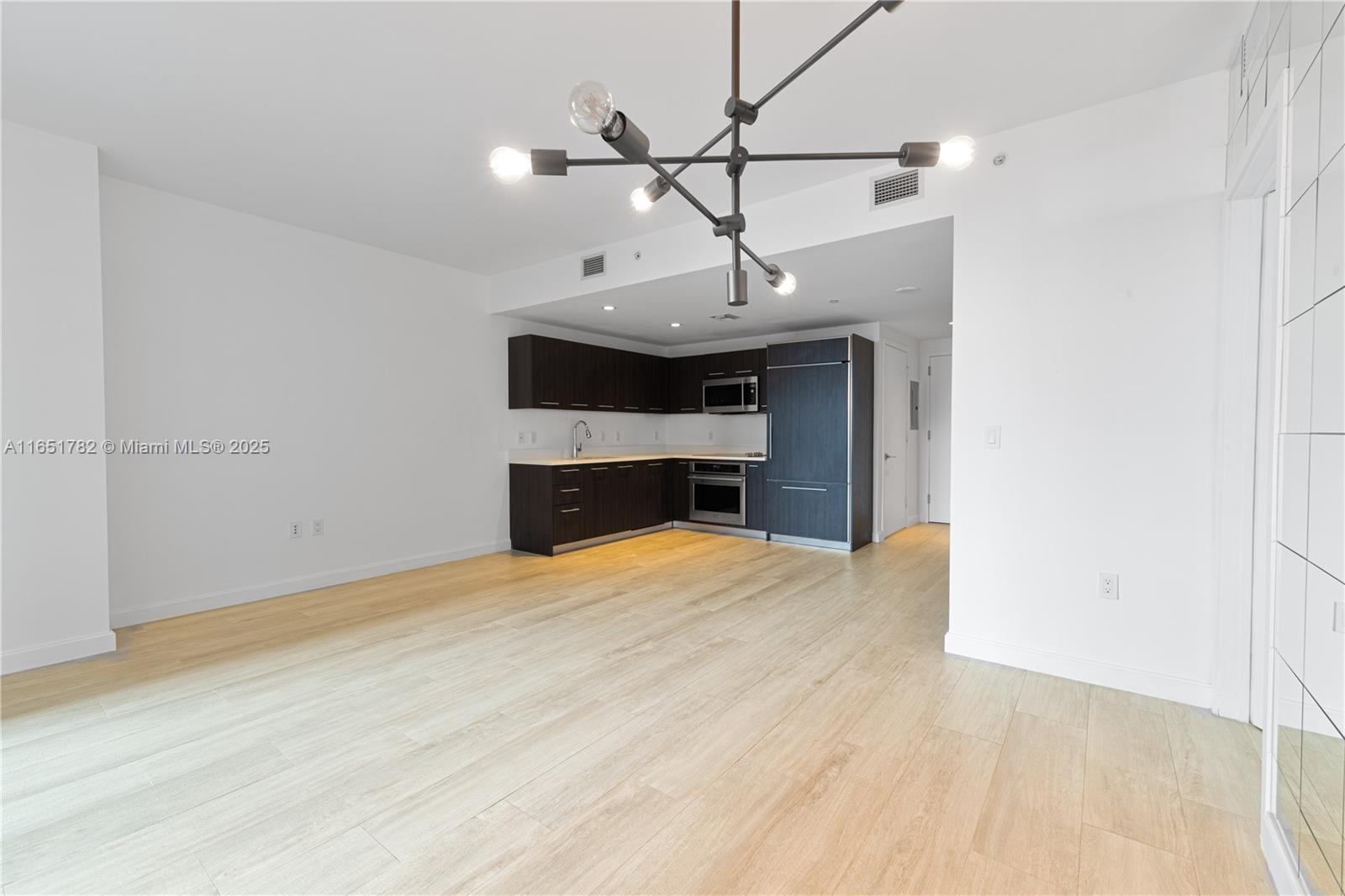 45 SW 9th St #2202, Miami FL 33130