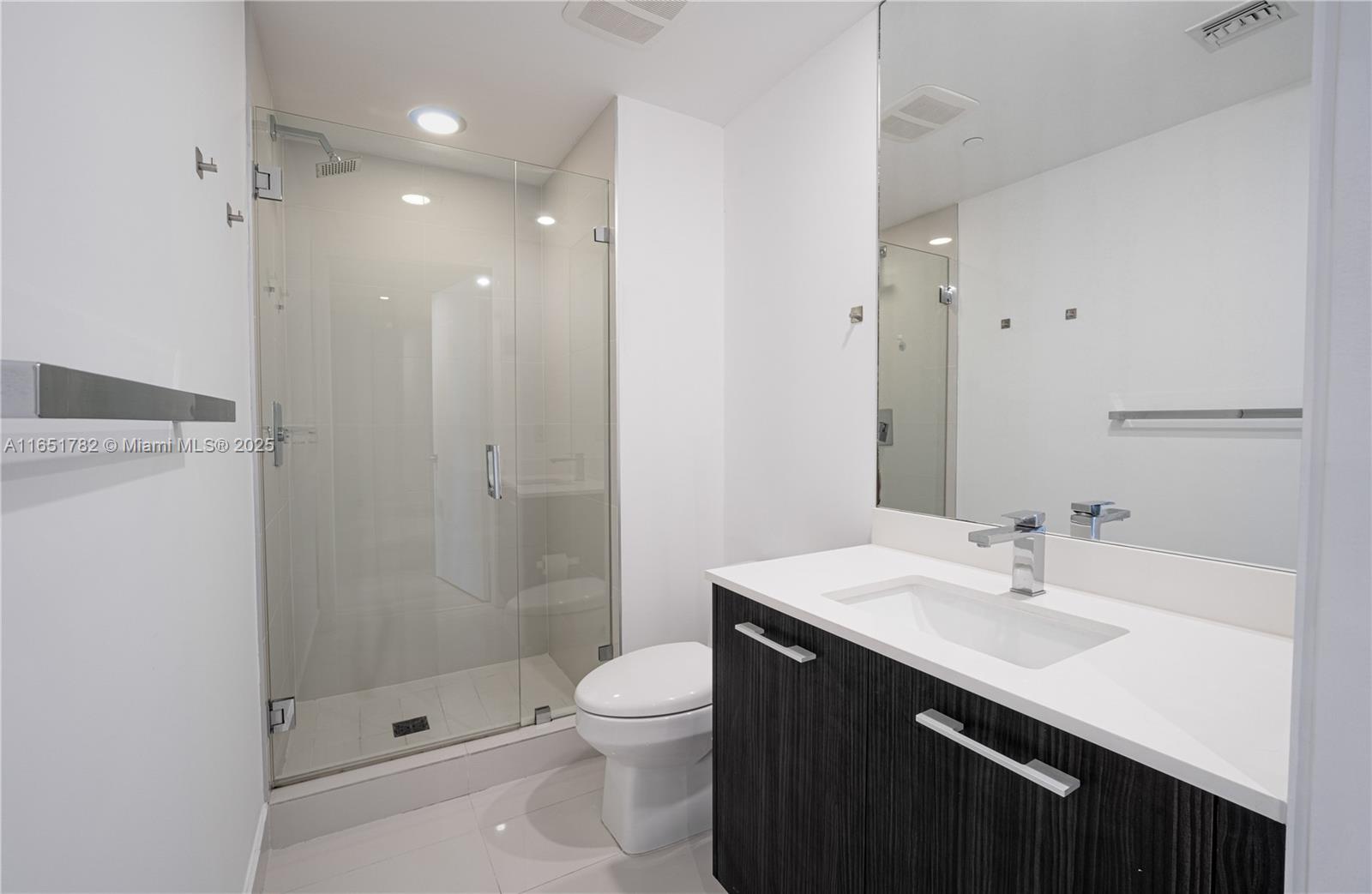 45 SW 9th St #2202, Miami FL 33130