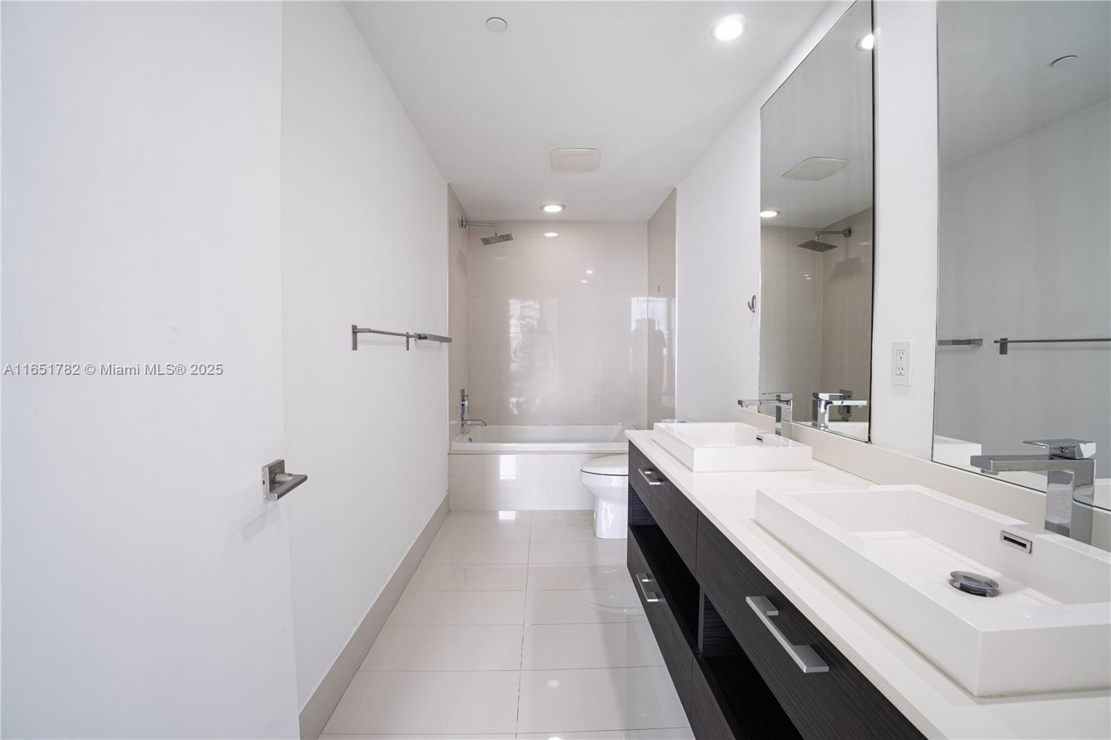 45 SW 9th St #2202, Miami FL 33130
