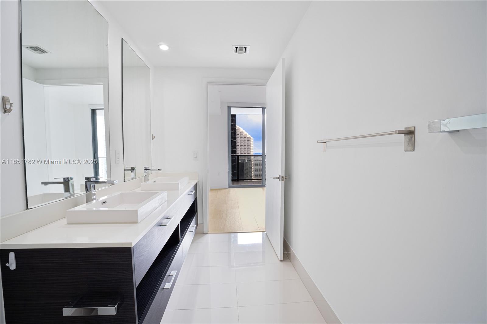 45 SW 9th St #2202, Miami FL 33130