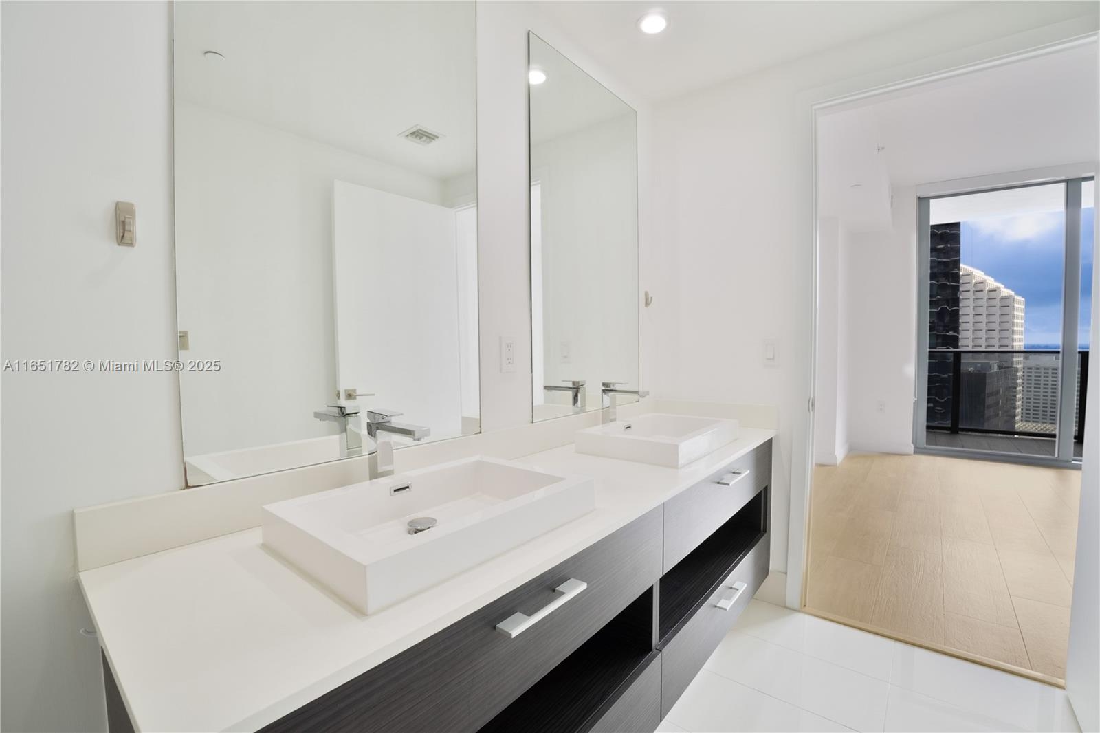 45 SW 9th St #2202, Miami FL 33130