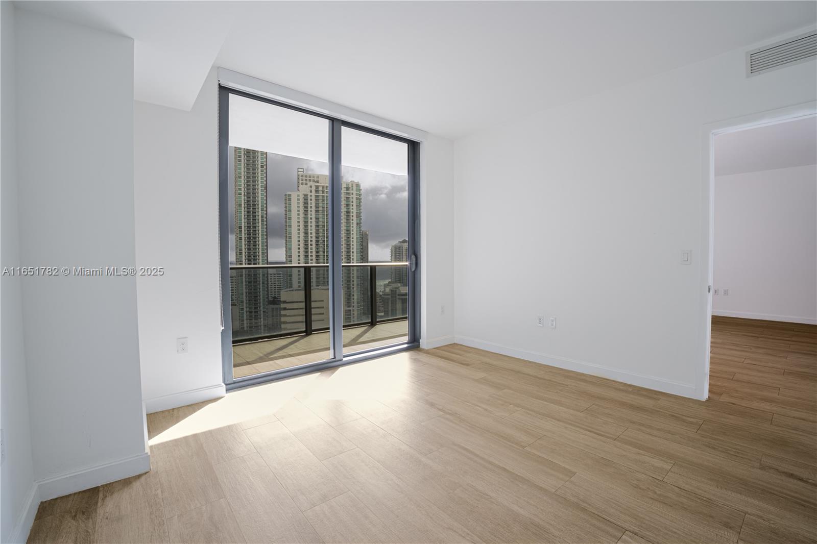 45 SW 9th St #2202, Miami FL 33130