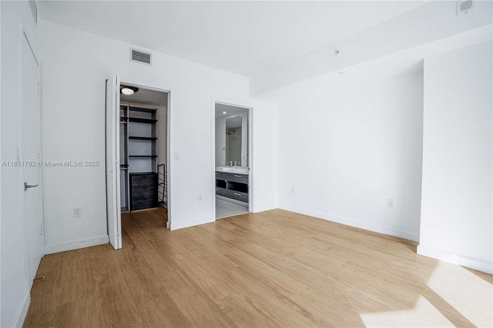 45 SW 9th St #2202, Miami FL 33130