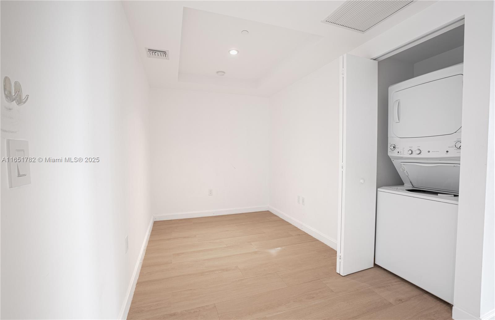 45 SW 9th St #2202, Miami FL 33130
