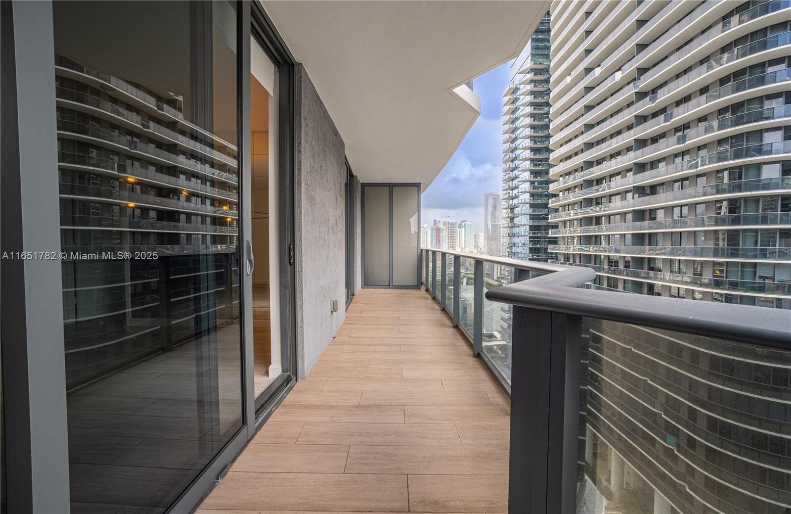 45 SW 9th St #2202, Miami FL 33130