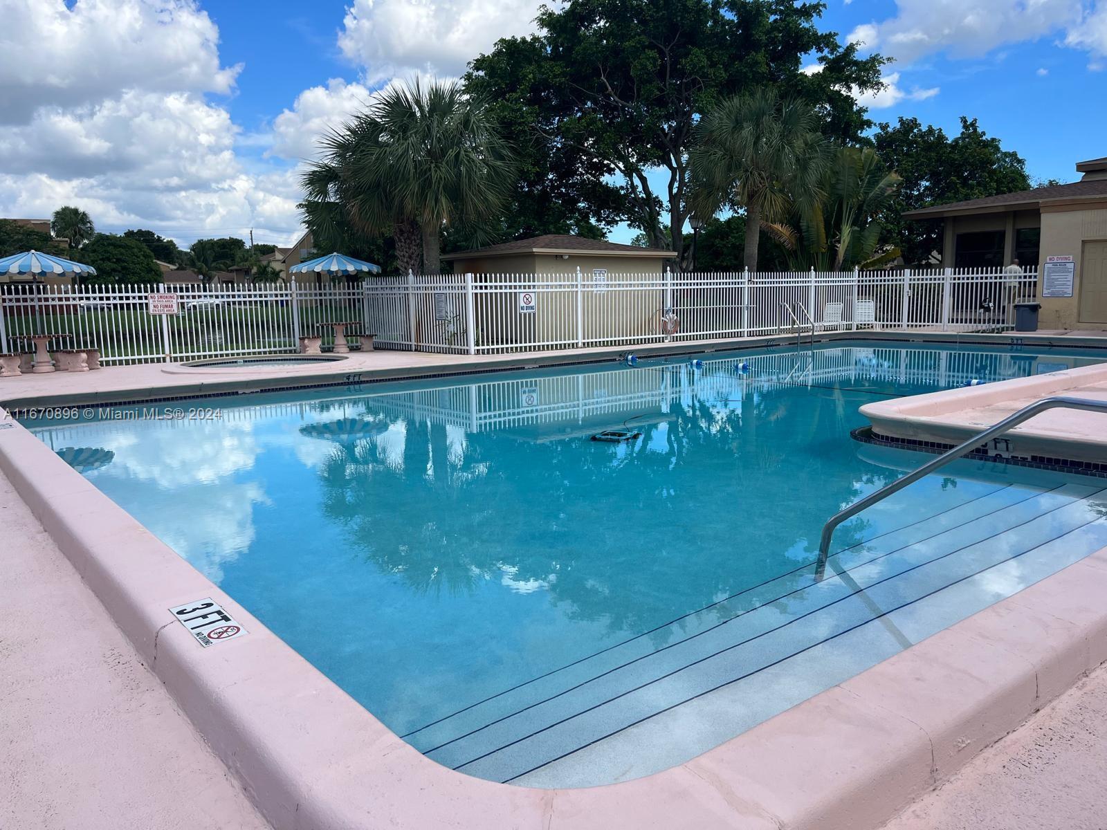 2944 W Missionwood Cir #D14, Miramar, Florida image 32