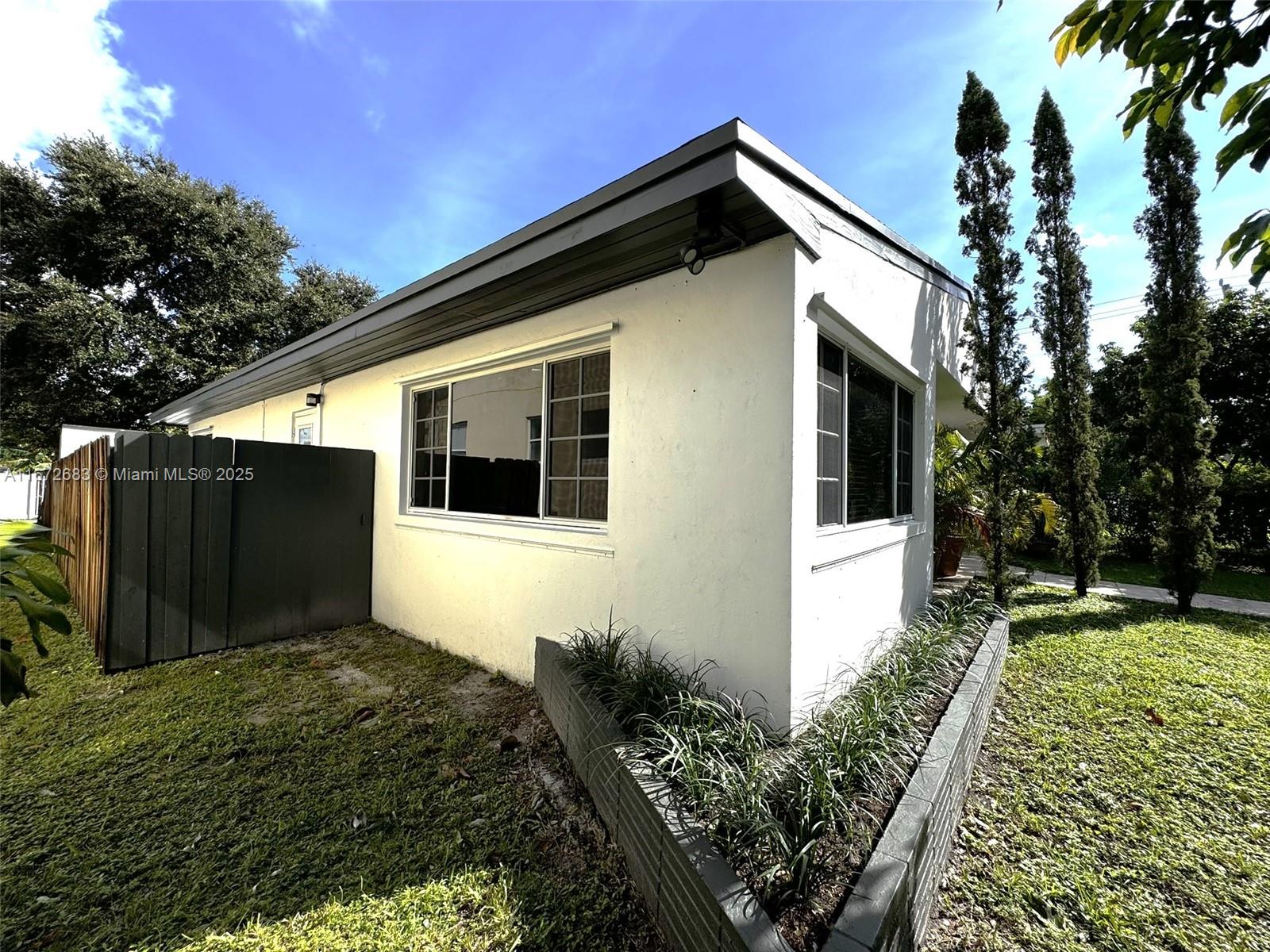 1693 NE 171st St, North Miami Beach, Florida image 37