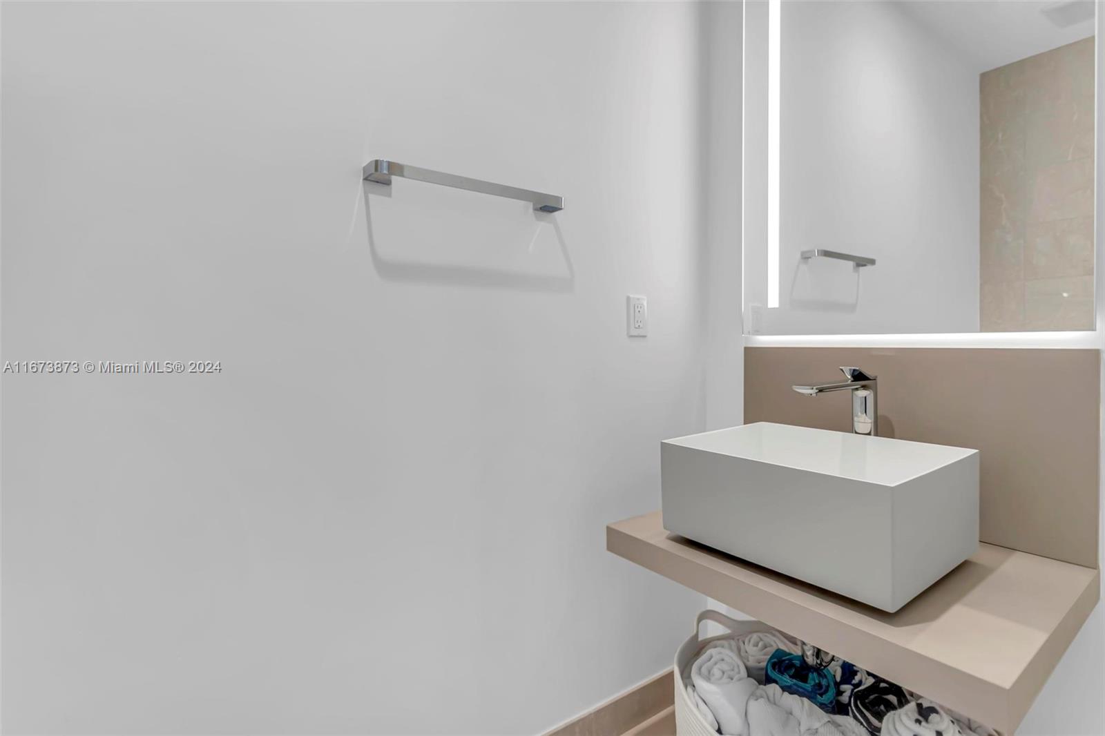 1000 Brickell Plz #PH5105, Miami FL 33131