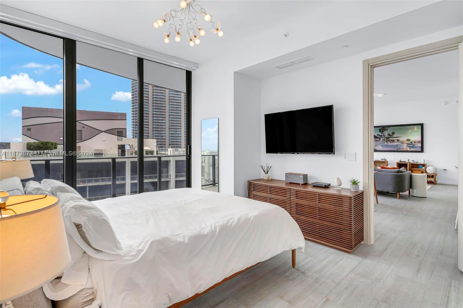 1000 Brickell Plz #PH5105, Miami FL 33131