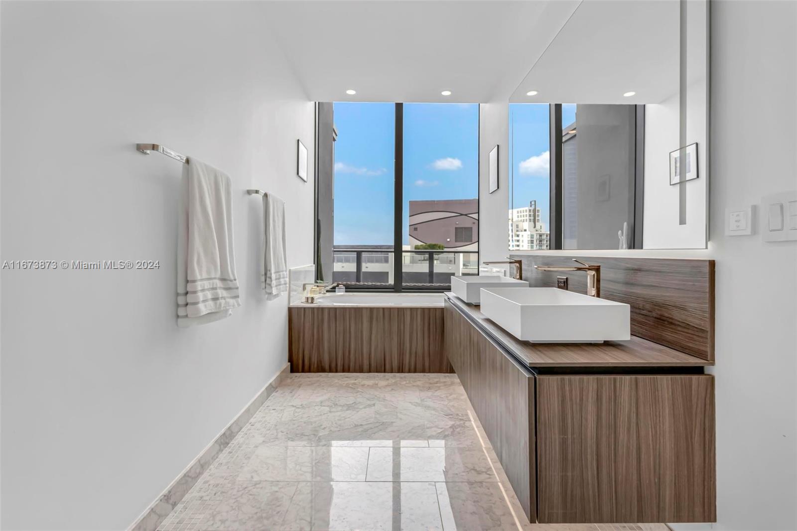 1000 Brickell Plz #PH5105, Miami FL 33131