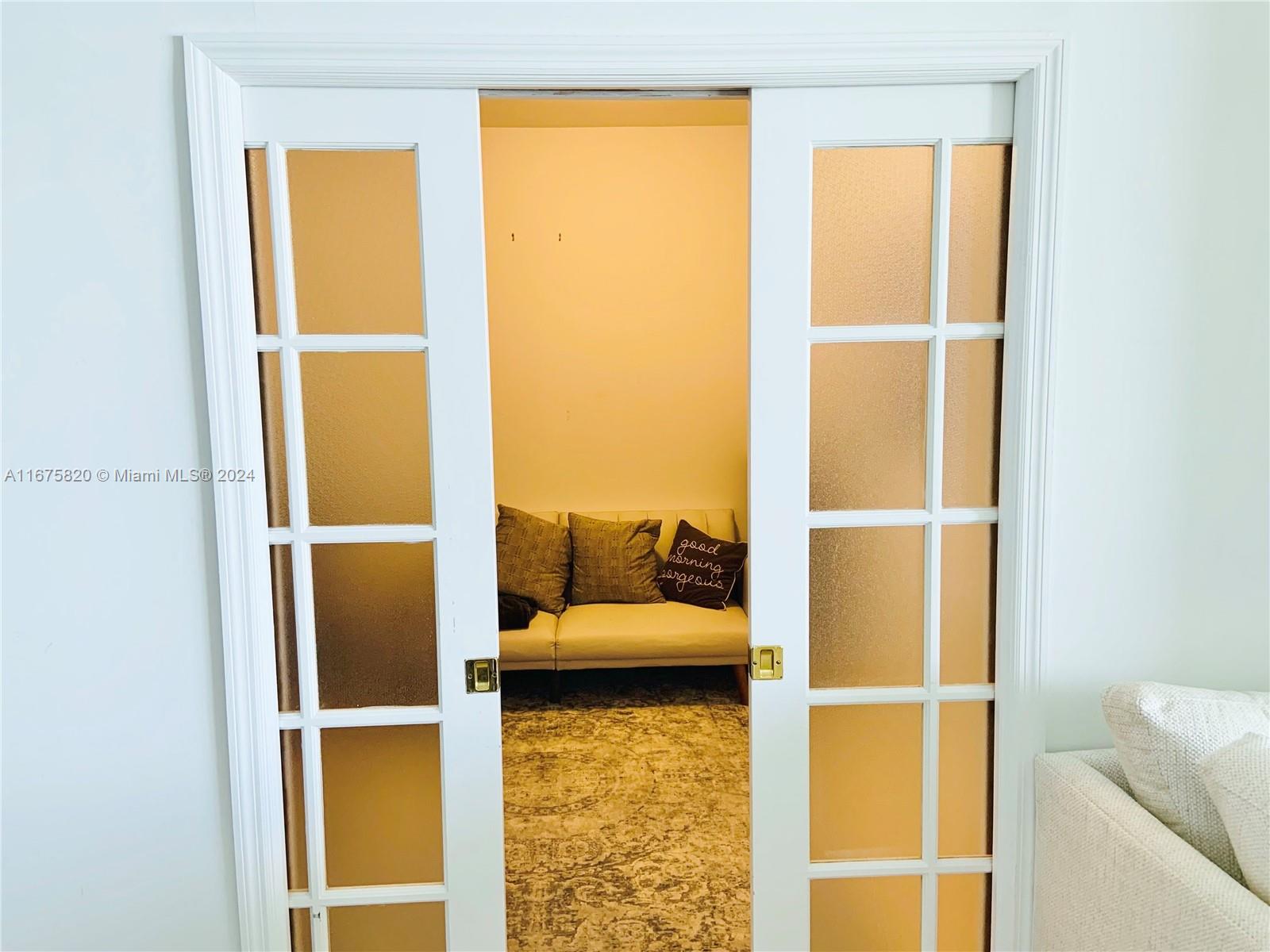808 Brickell Key Dr #1806, Miami FL 33131