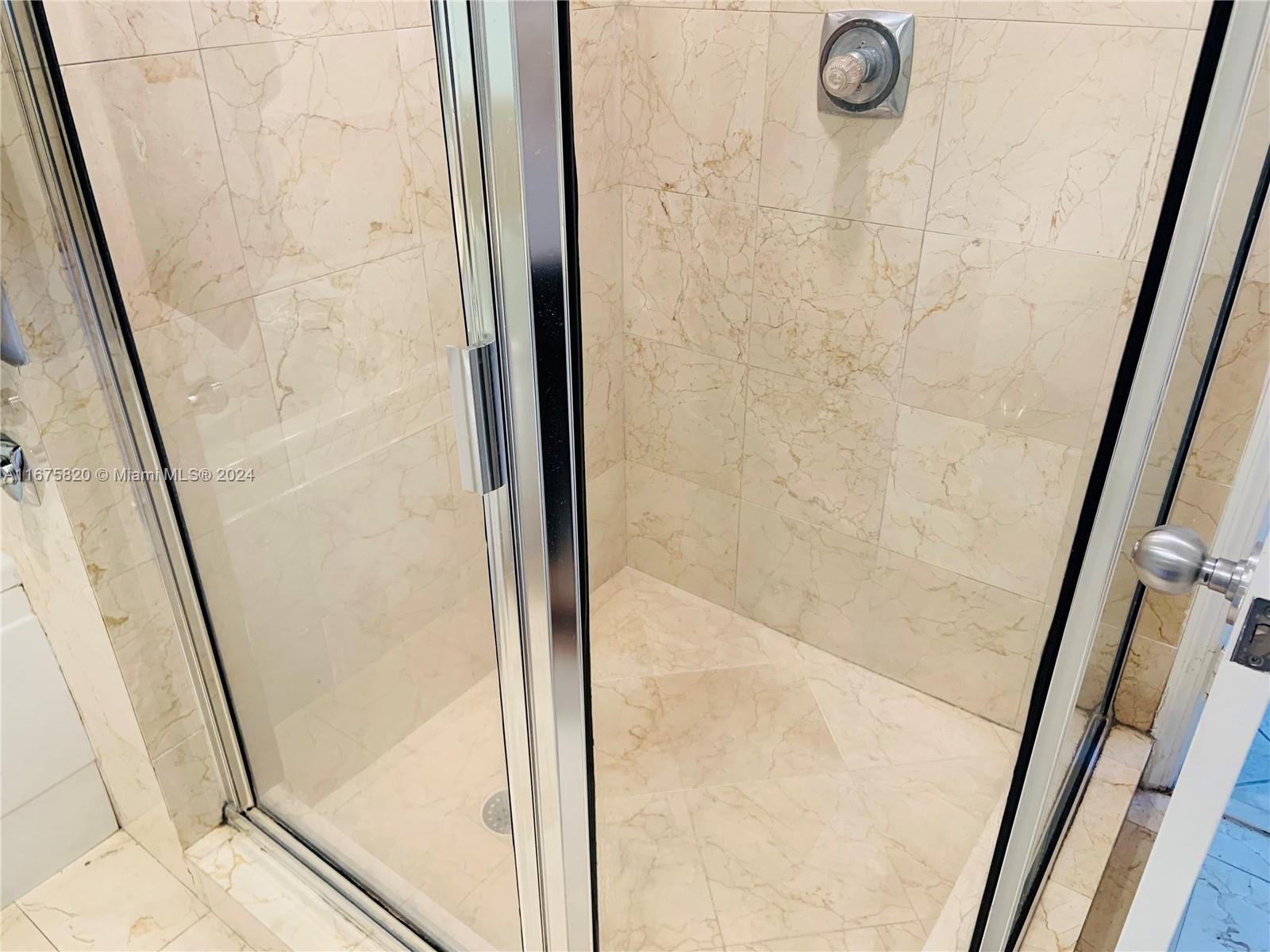 808 Brickell Key Dr #1806, Miami FL 33131