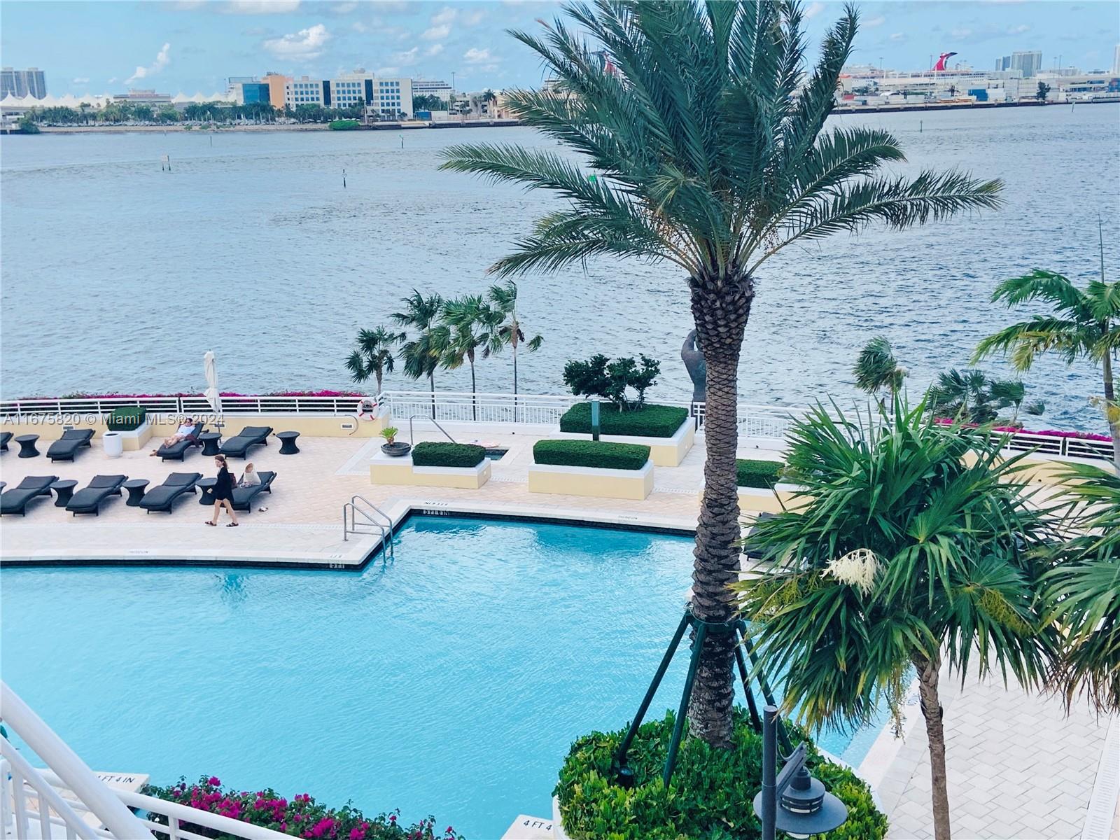 808 Brickell Key Dr #1806, Miami FL 33131