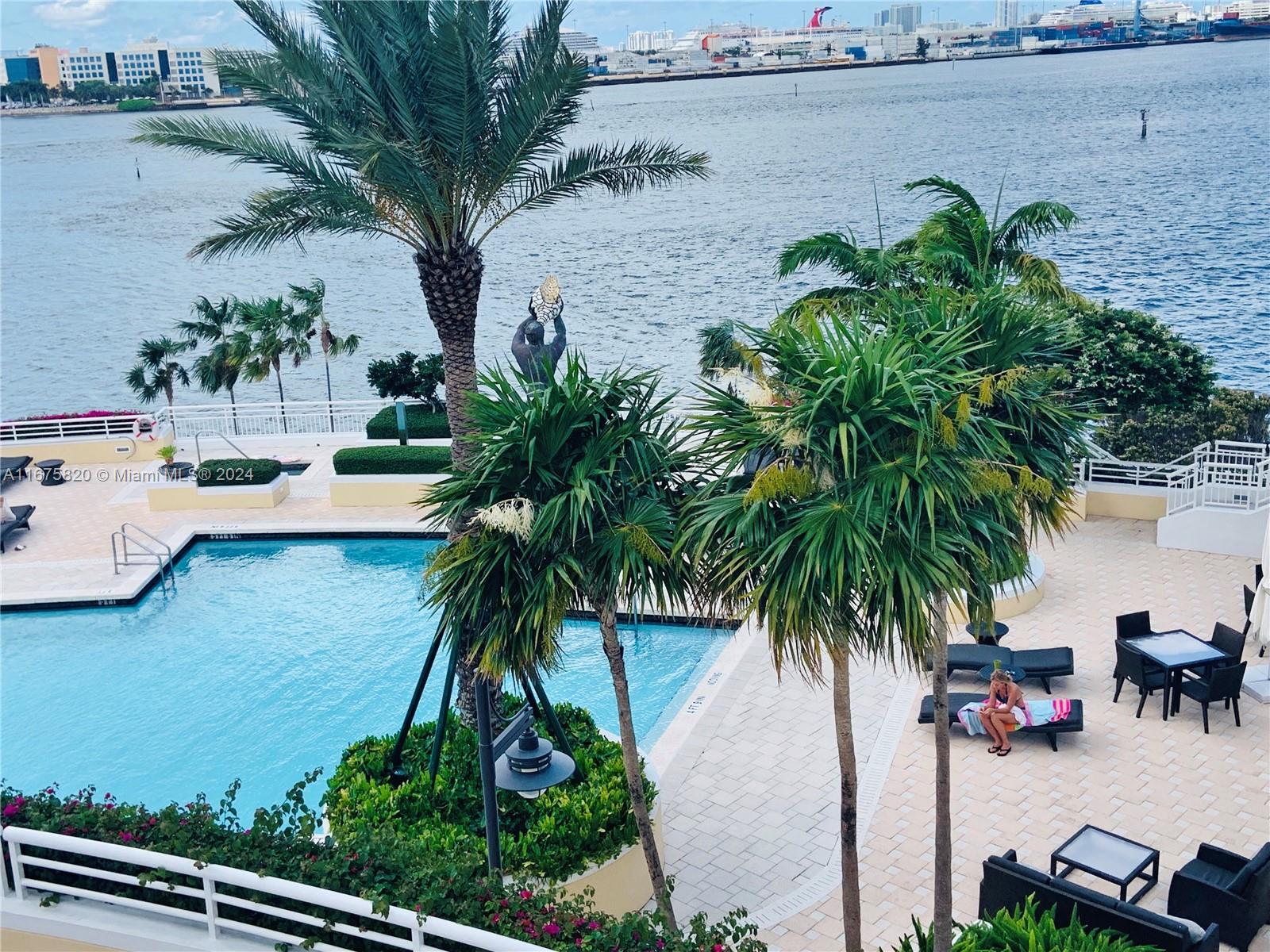 808 Brickell Key Dr #1806, Miami FL 33131