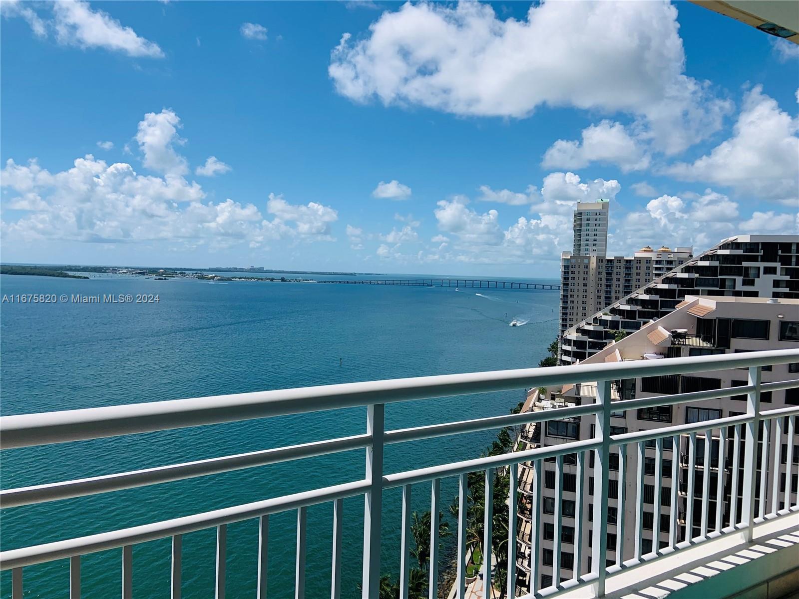 808 Brickell Key Dr #1806, Miami FL 33131