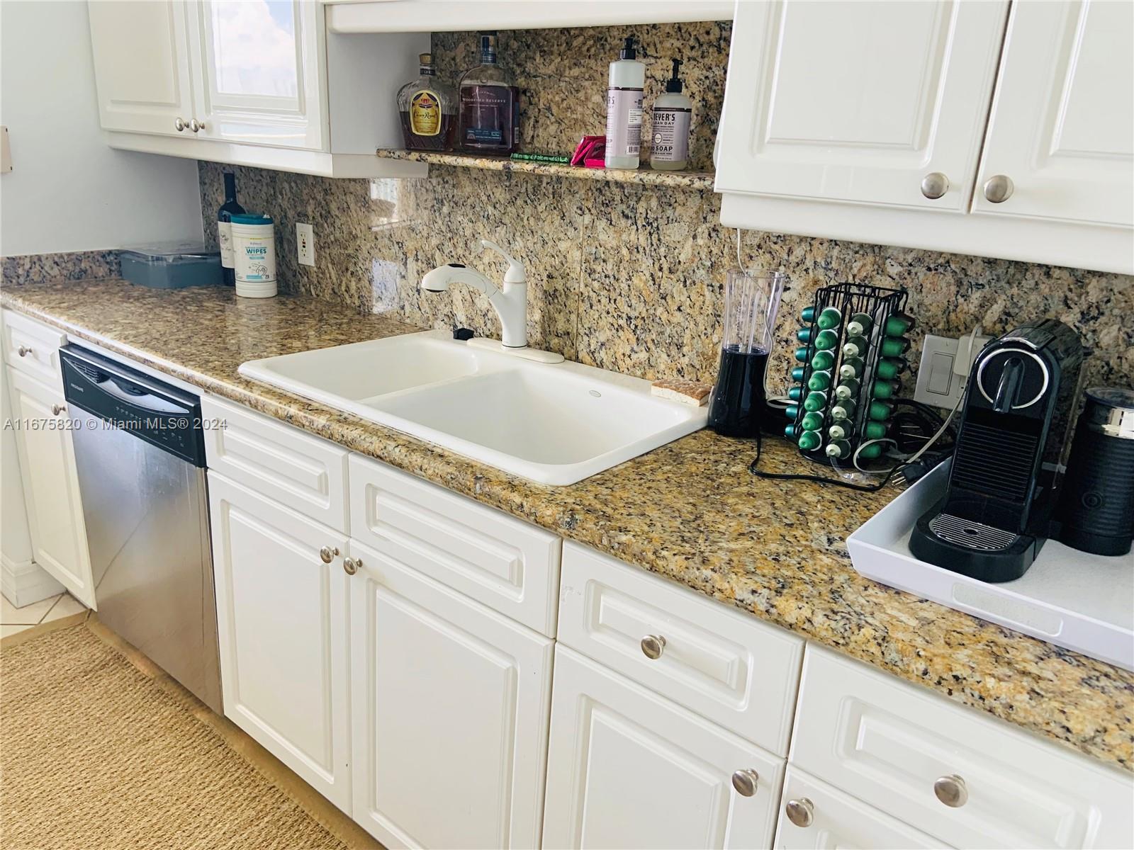808 Brickell Key Dr #1806, Miami FL 33131