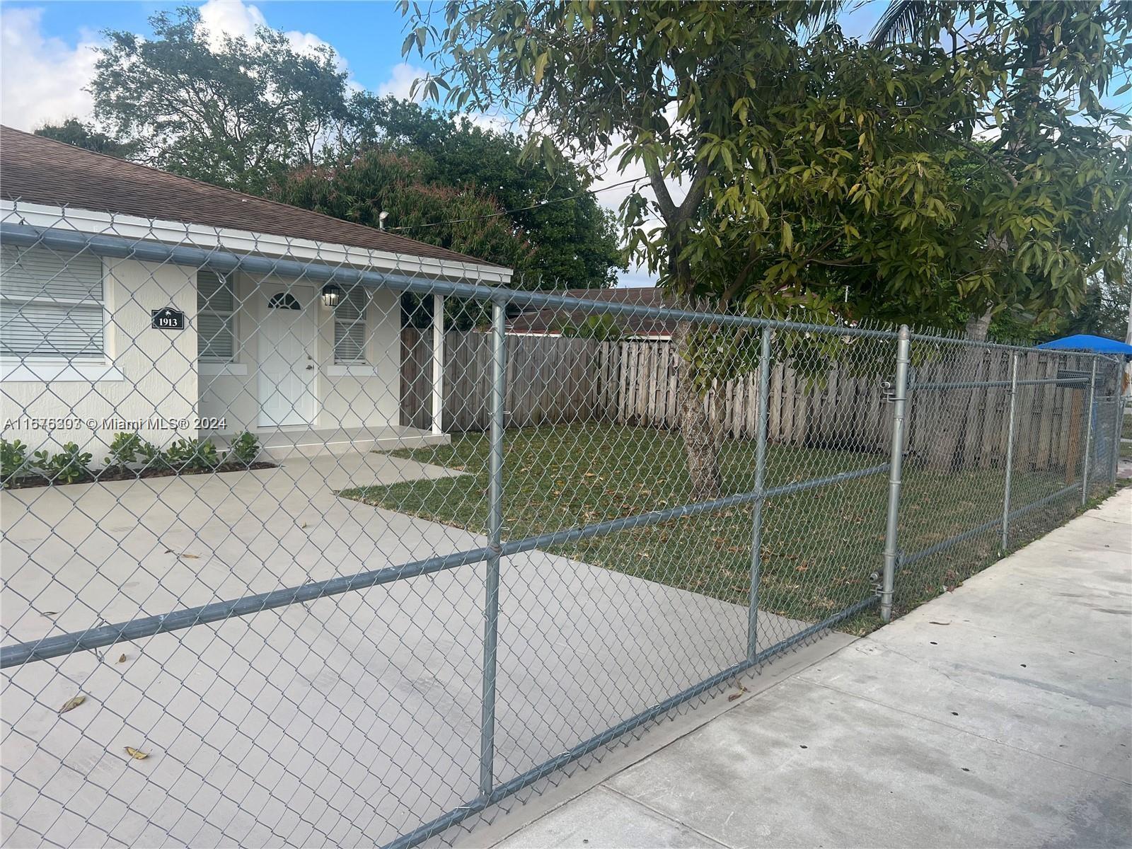 1913 NW 152nd St, Miami Gardens, Florida image 1