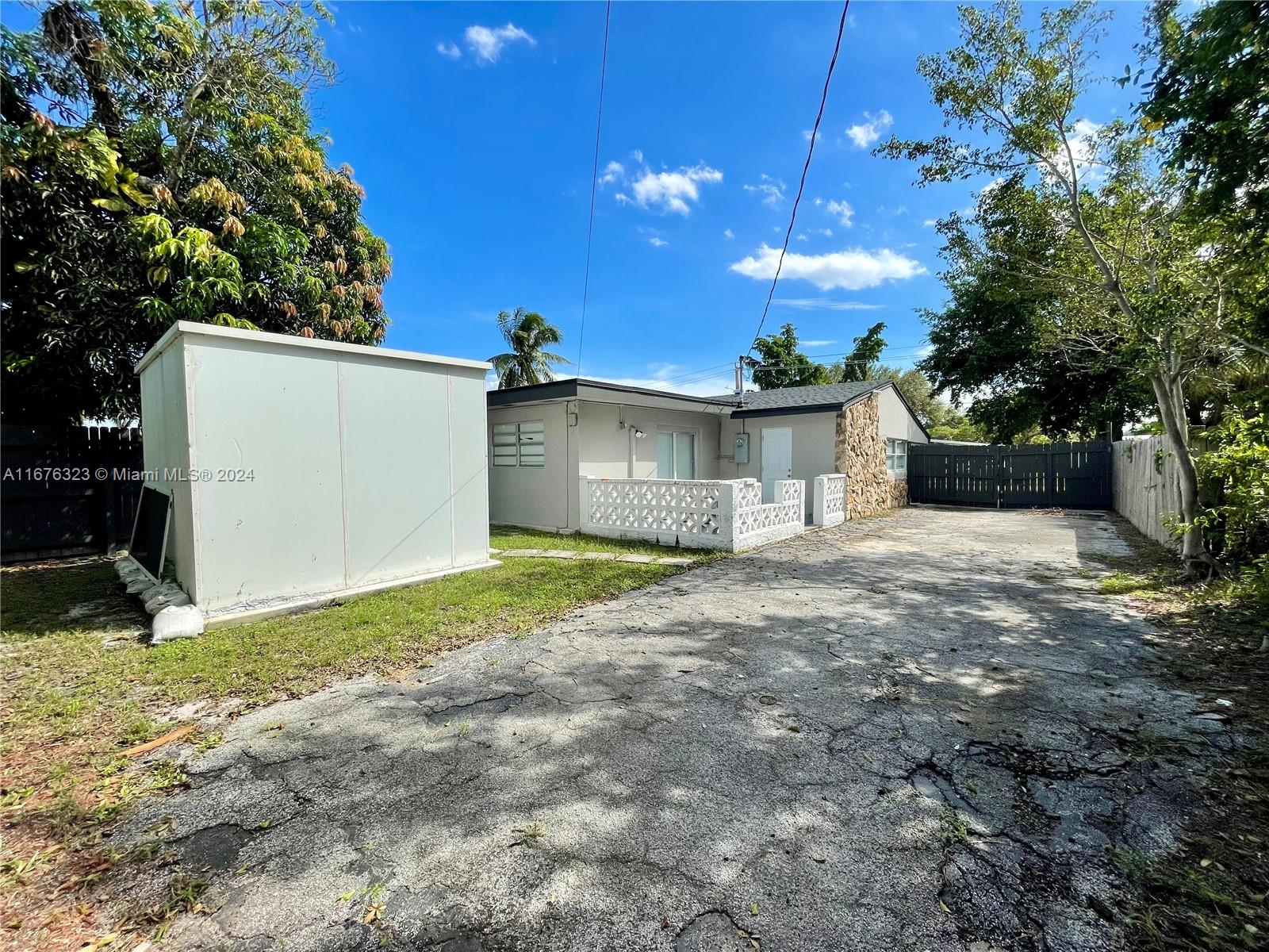 3161 NW 4th St, Lauderhill, Florida image 4