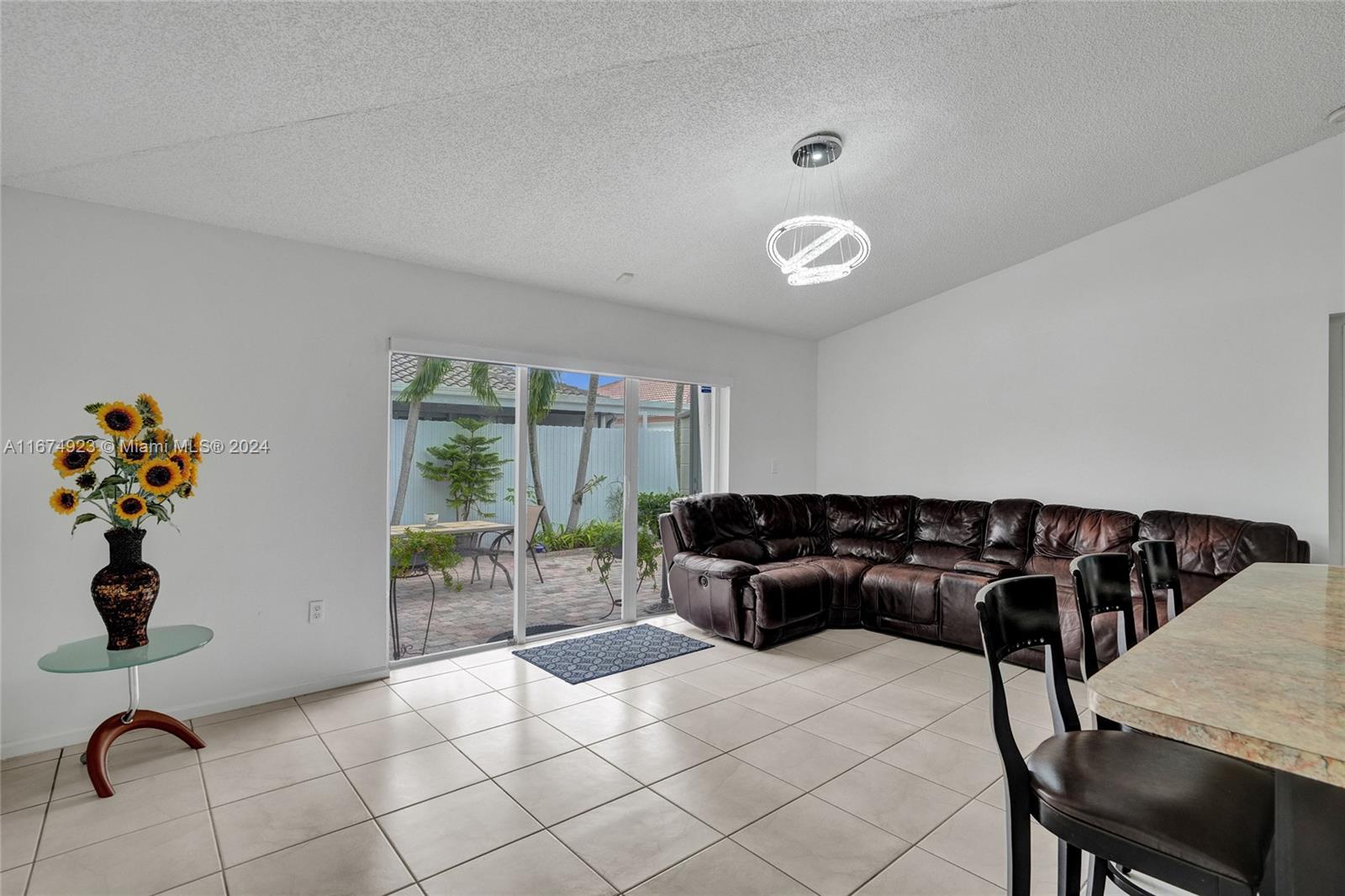 7833 NW 194th St, Hialeah, Florida image 13