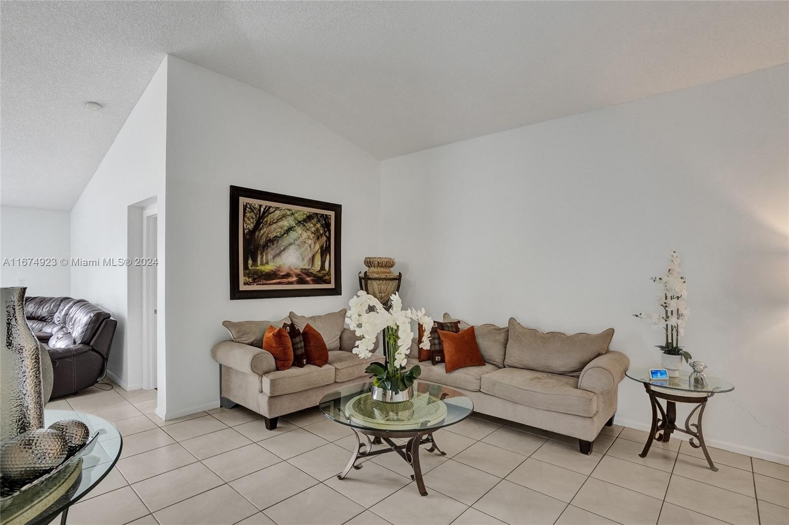 7833 NW 194th St, Hialeah, Florida image 3