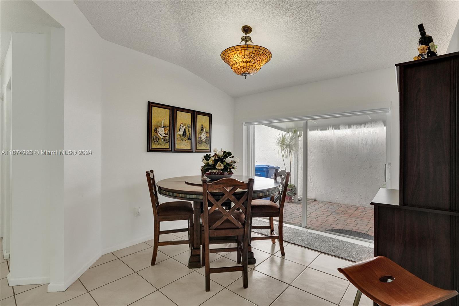 7833 NW 194th St, Hialeah, Florida image 7