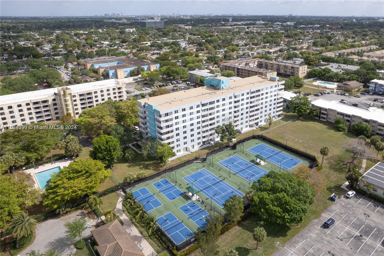 Residential, Hollywood, Florida image 31