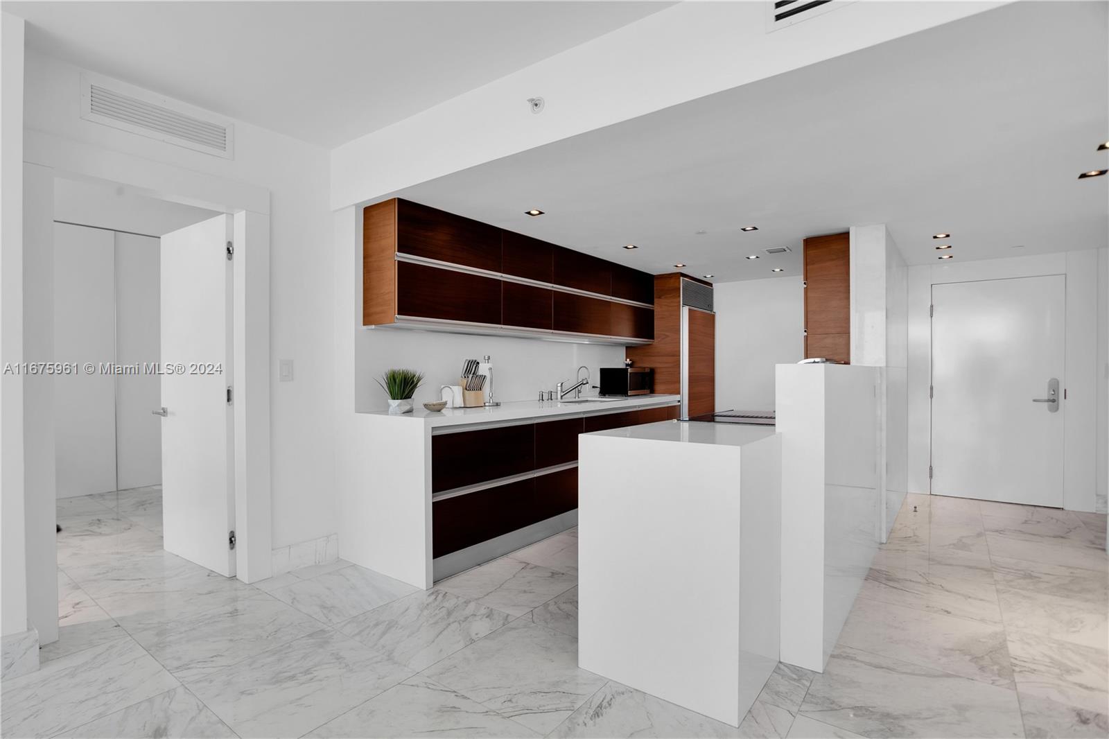 6801 Collins Ave #LPH12(Door 01/02), Miami Beach FL 33141