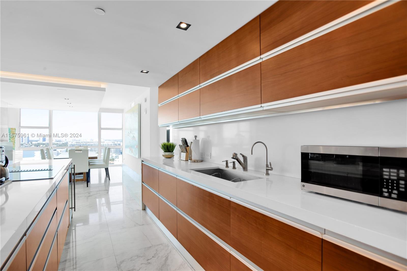 6801 Collins Ave #LPH12(Door 01/02), Miami Beach FL 33141