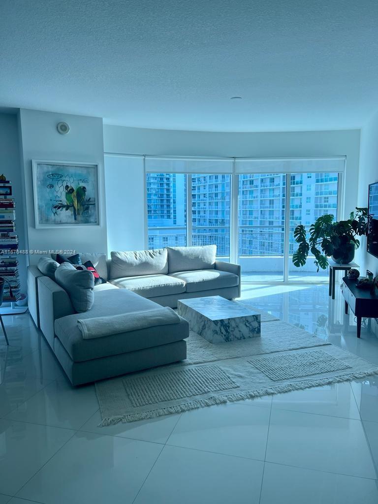 60 SW 13th St #1424, Miami FL 33130