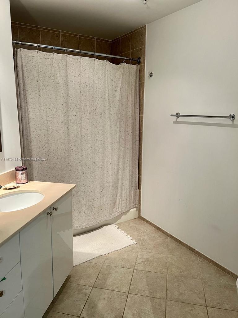 60 SW 13th St #1424, Miami FL 33130