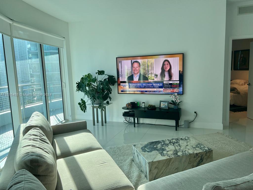 60 SW 13th St #1424, Miami FL 33130