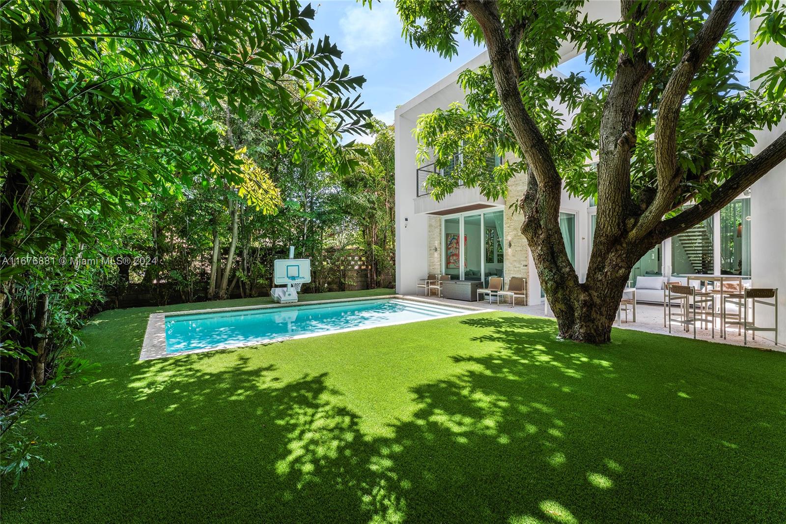 335 W 46th St, Miami Beach, Florida image 11