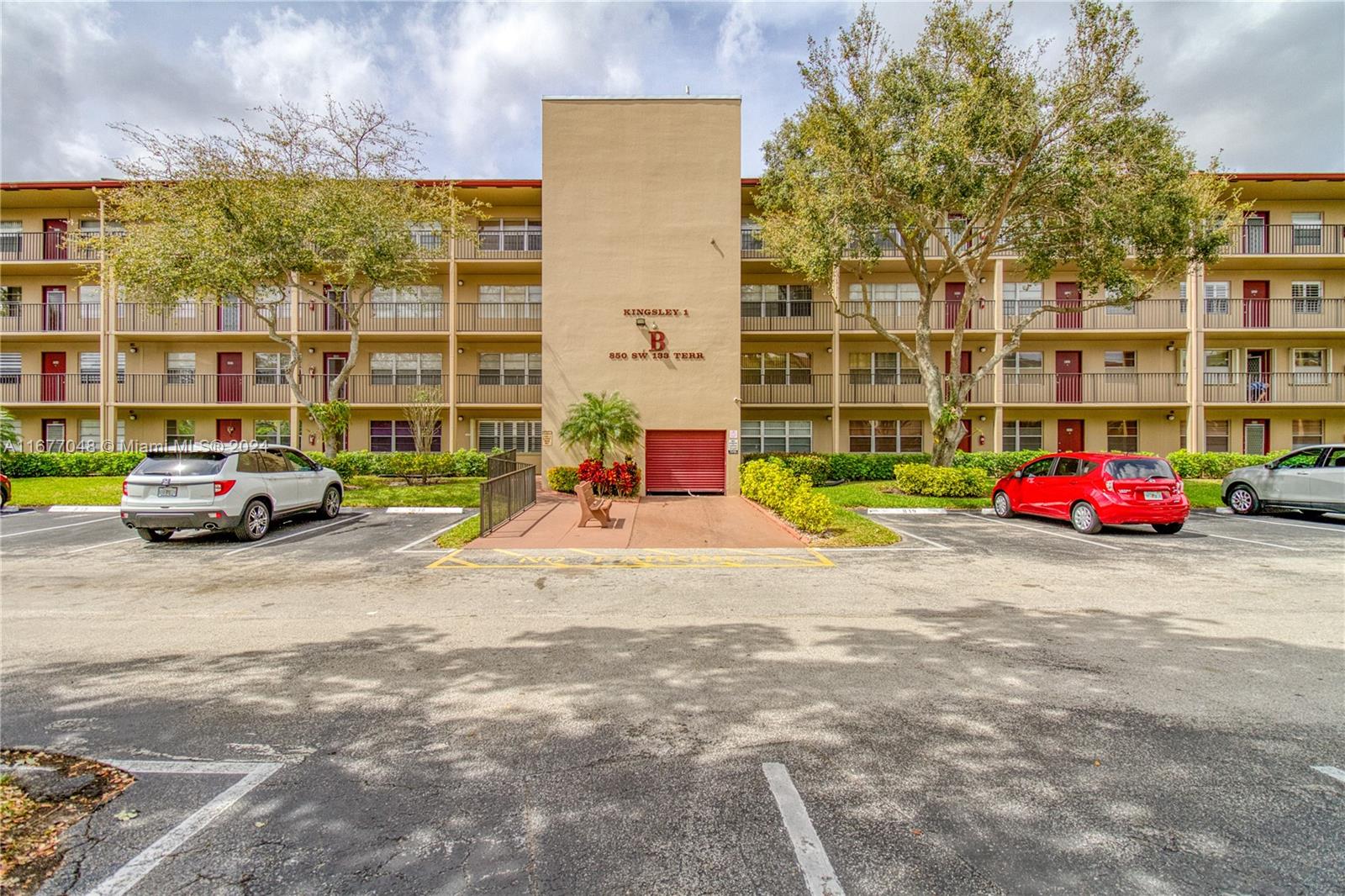 850 SW 133rd Ter #213B, Pembroke Pines, Florida image 4