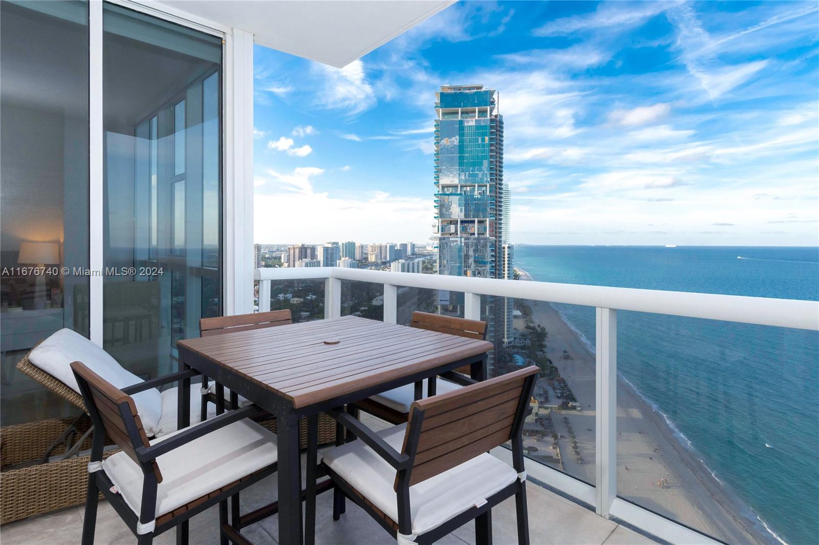 Apartamento à Venda em Sunny Isles Beach, FL