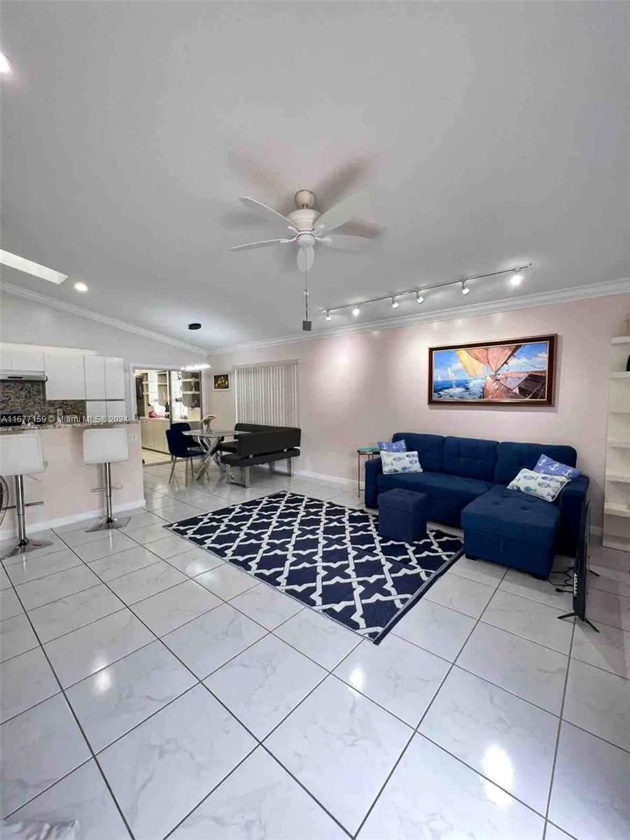 411 SE 7th St, Dania Beach, Florida image 3