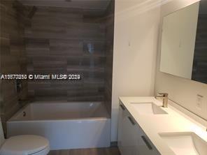 1300 Brickell Bay Dr #2801, Miami FL 33131