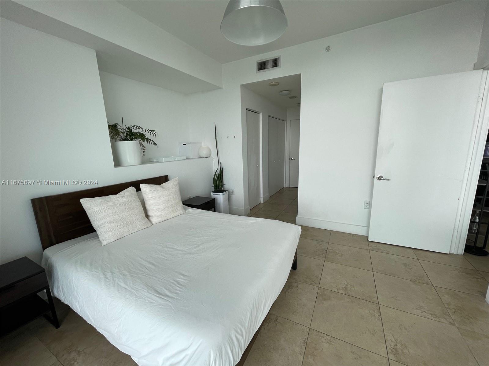 900 Biscayne Blvd #2304, Miami FL 33132