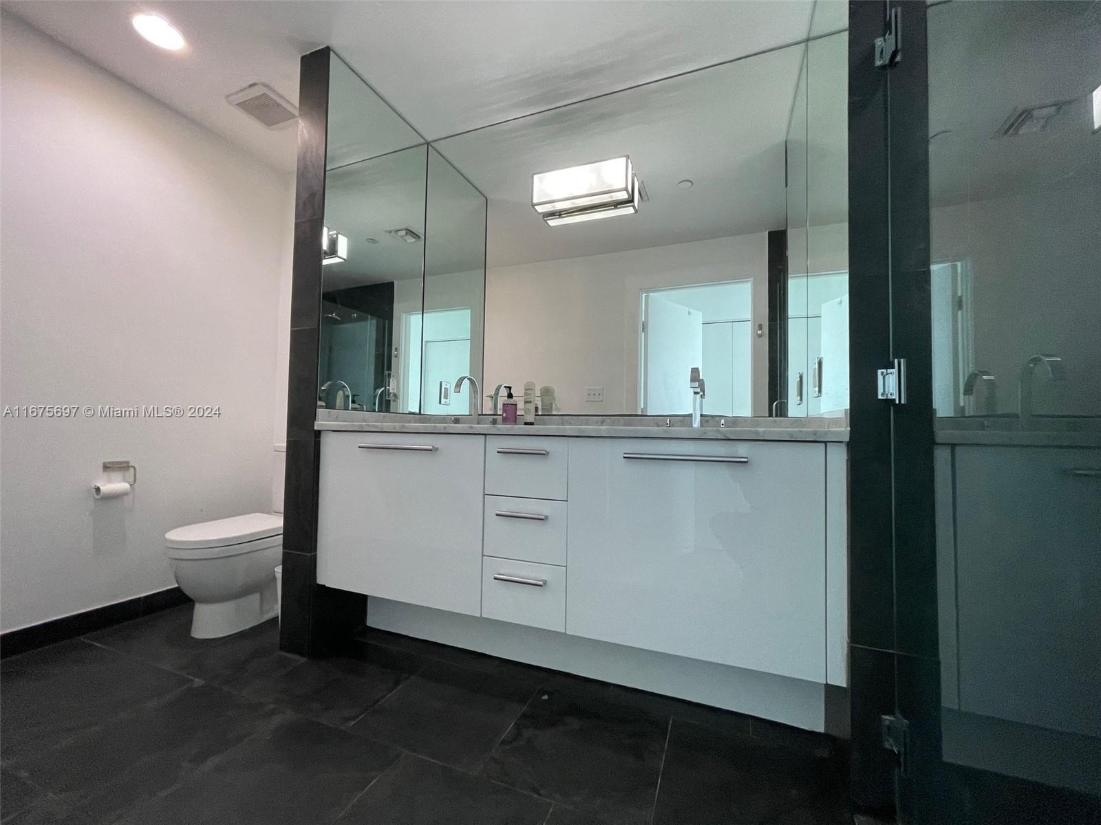 900 Biscayne Blvd #2304, Miami FL 33132