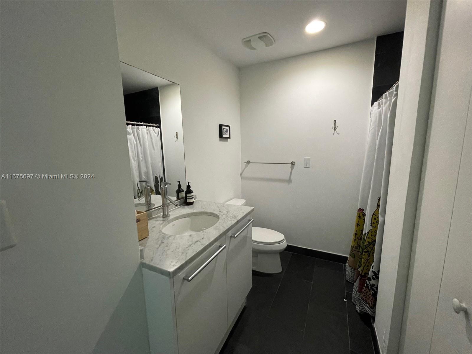 900 Biscayne Blvd #2304, Miami FL 33132