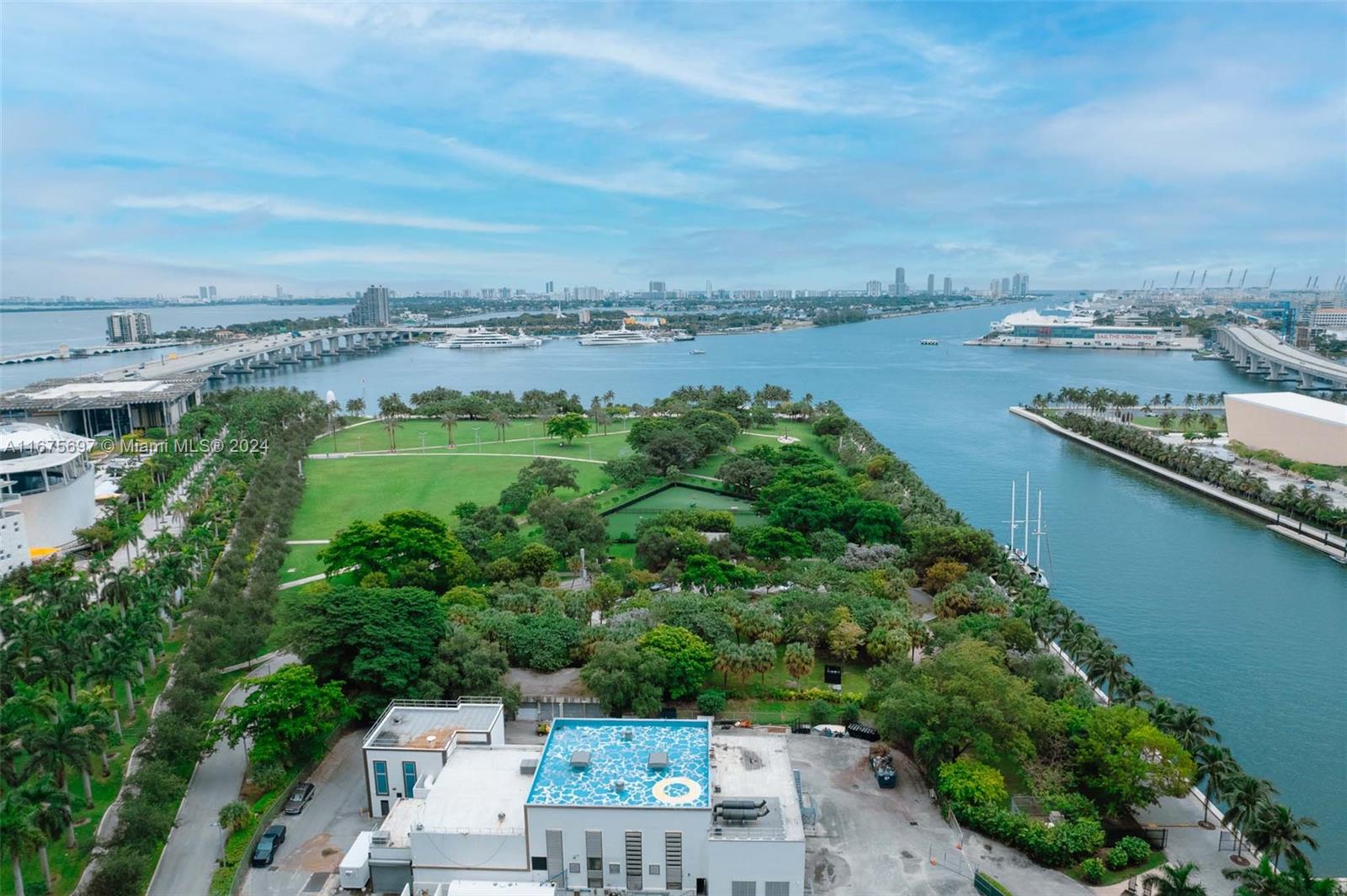 900 Biscayne Blvd #2304, Miami FL 33132