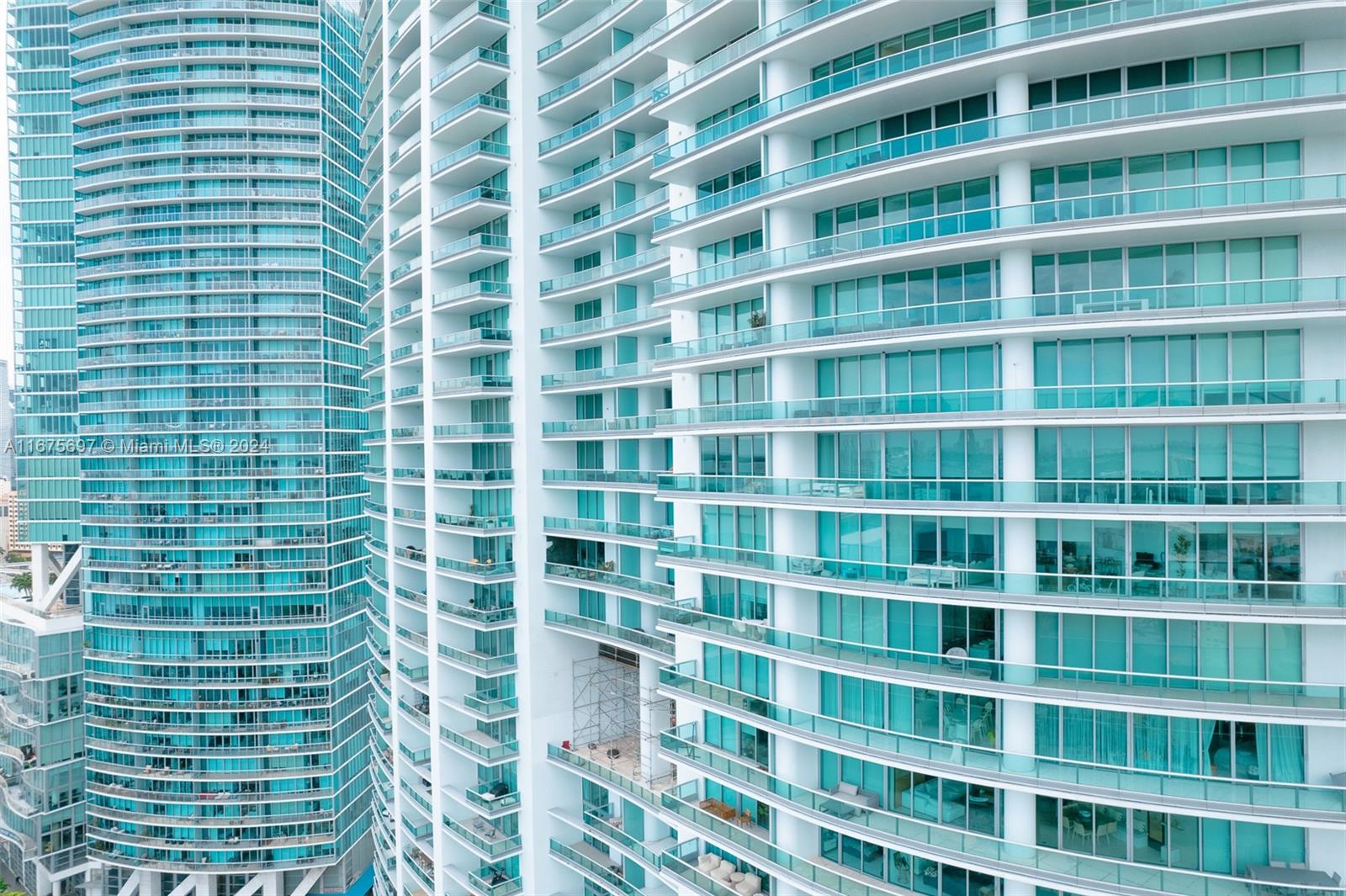 900 Biscayne Blvd #2304, Miami FL 33132