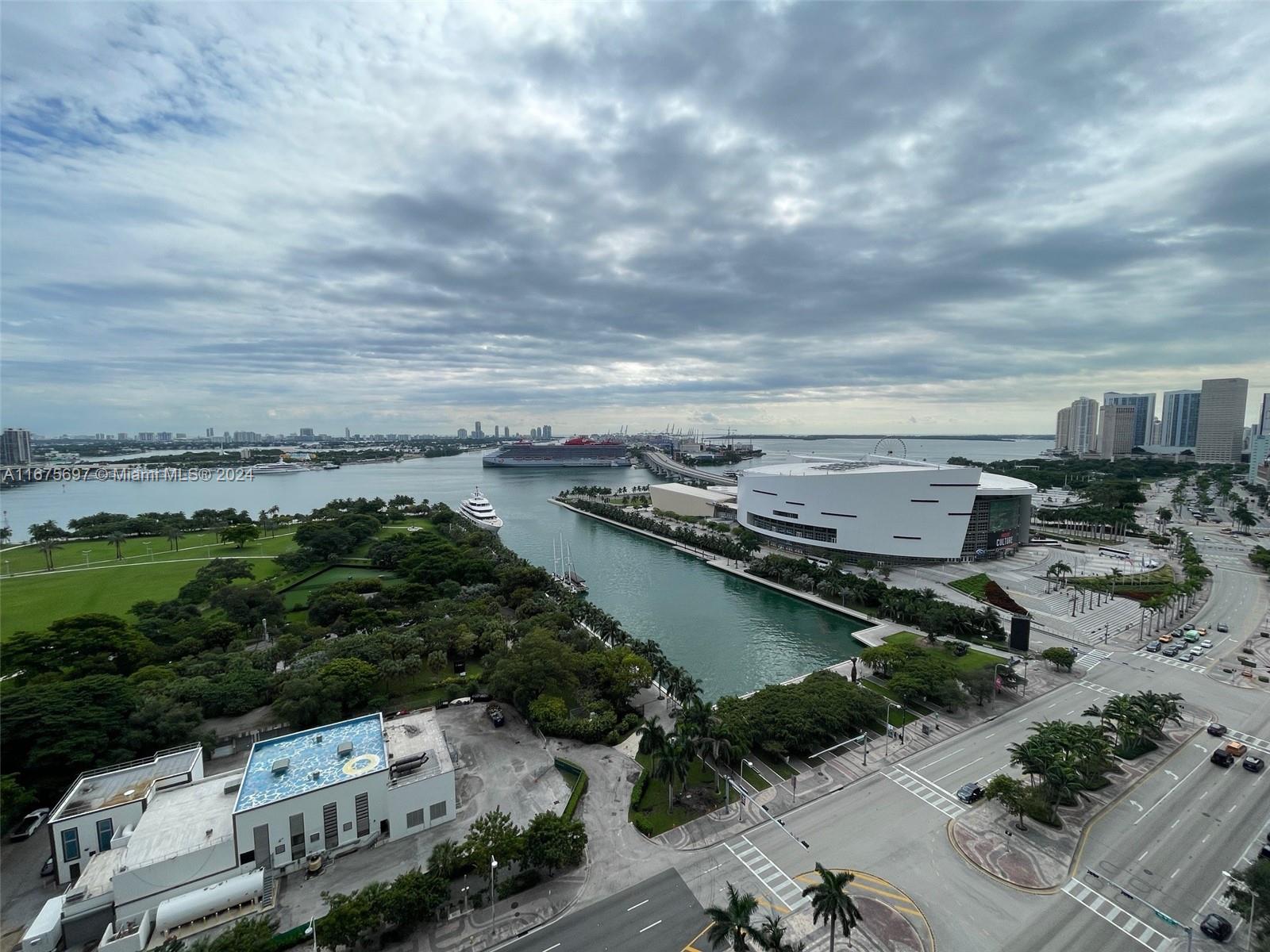 900 Biscayne Blvd #2304, Miami FL 33132