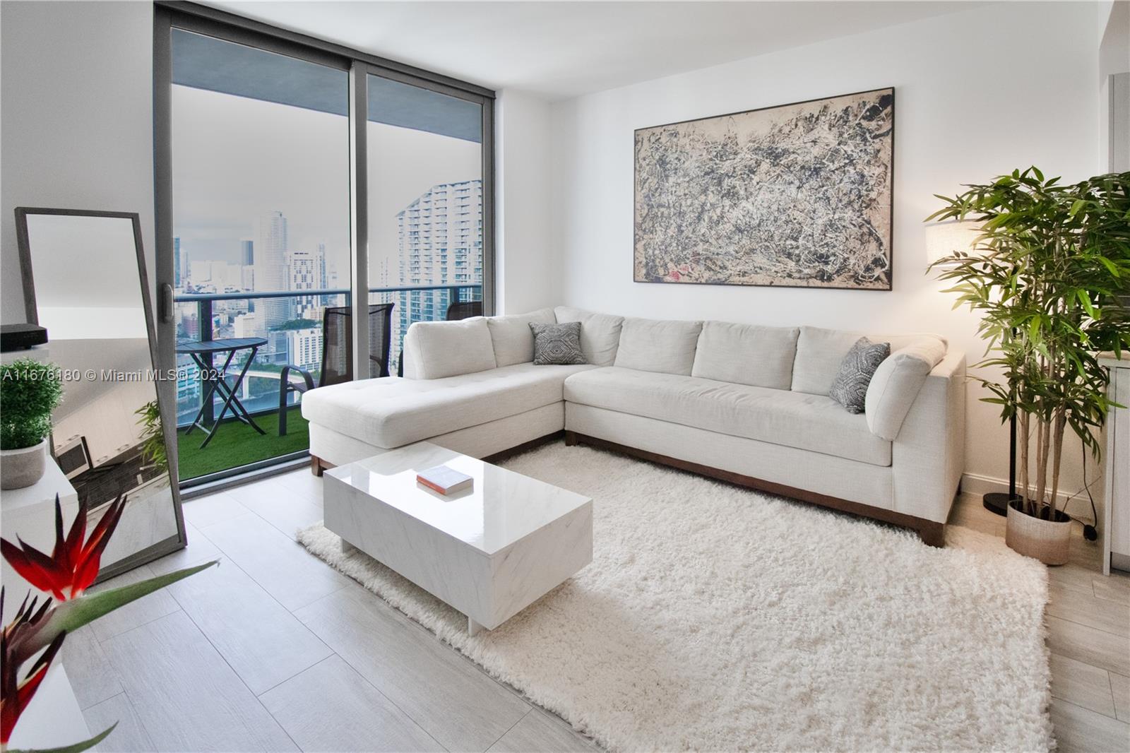 Condo for Sale in Miami, FL