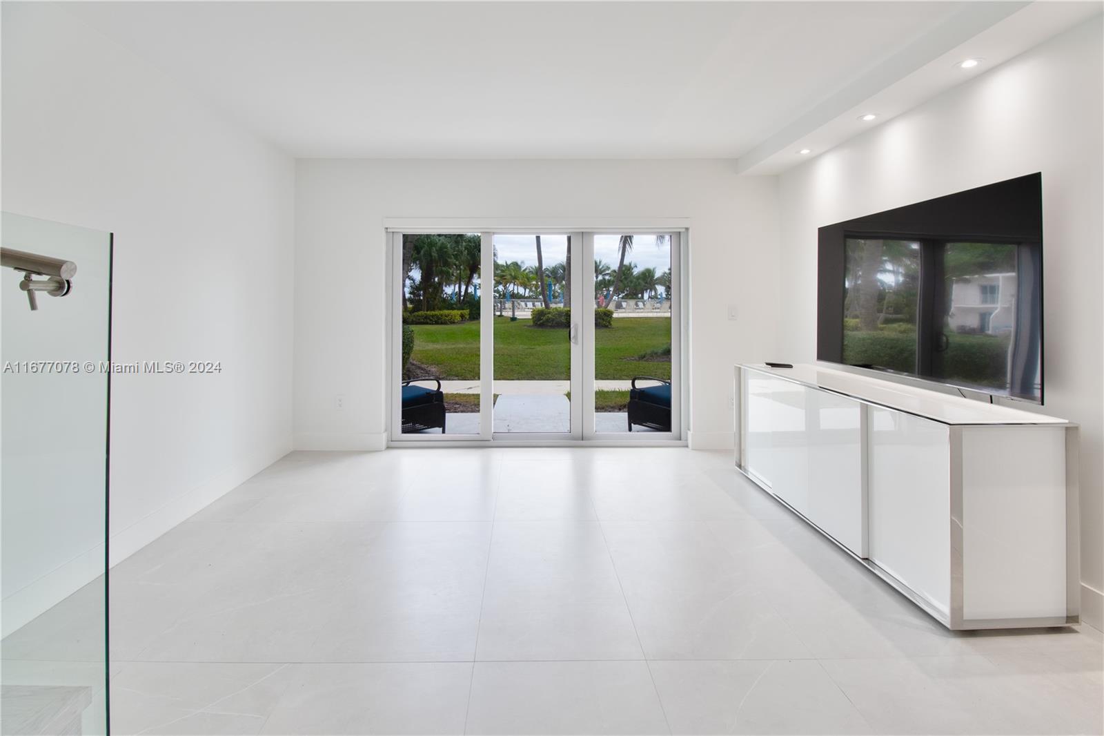 881 Ocean Dr #TH15, Key Biscayne FL 33149
