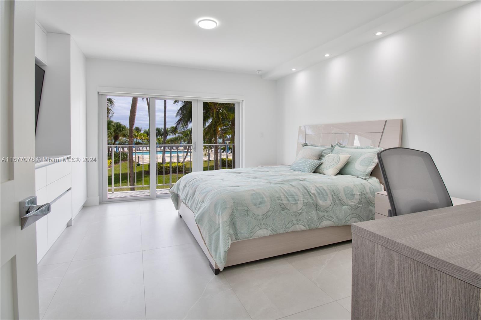 881 Ocean Dr #TH15, Key Biscayne FL 33149