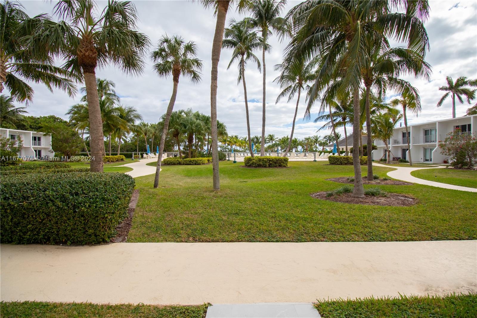 881 Ocean Dr #TH15, Key Biscayne FL 33149
