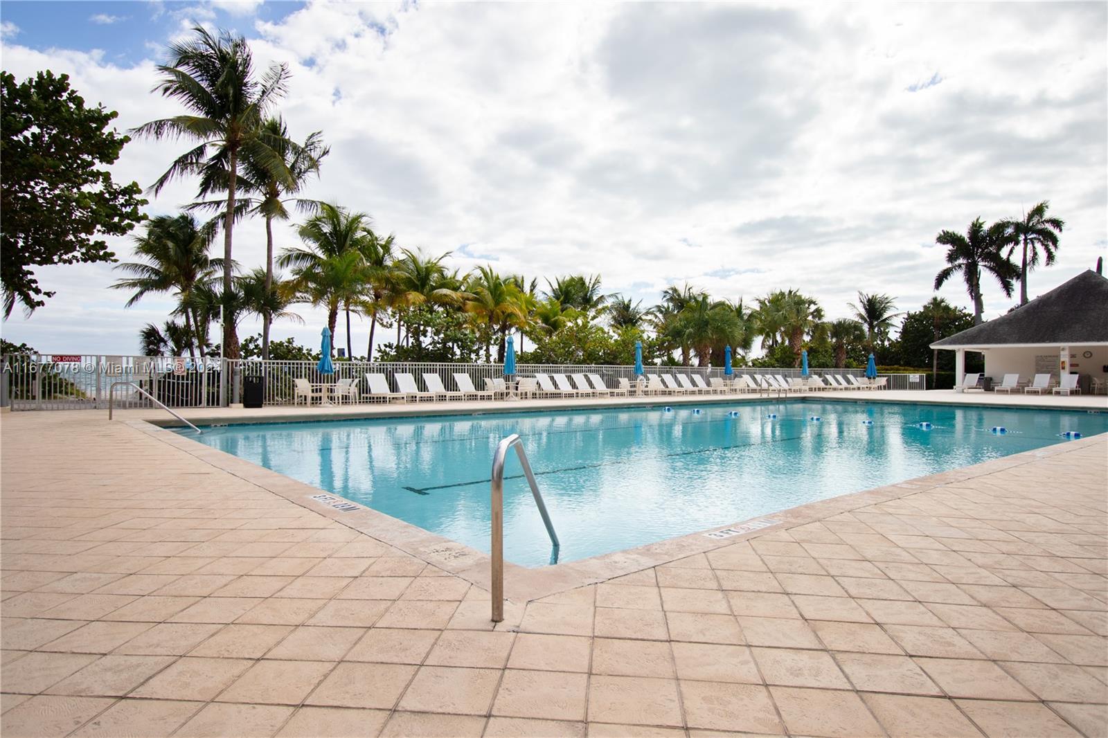 881 Ocean Dr #TH15, Key Biscayne FL 33149