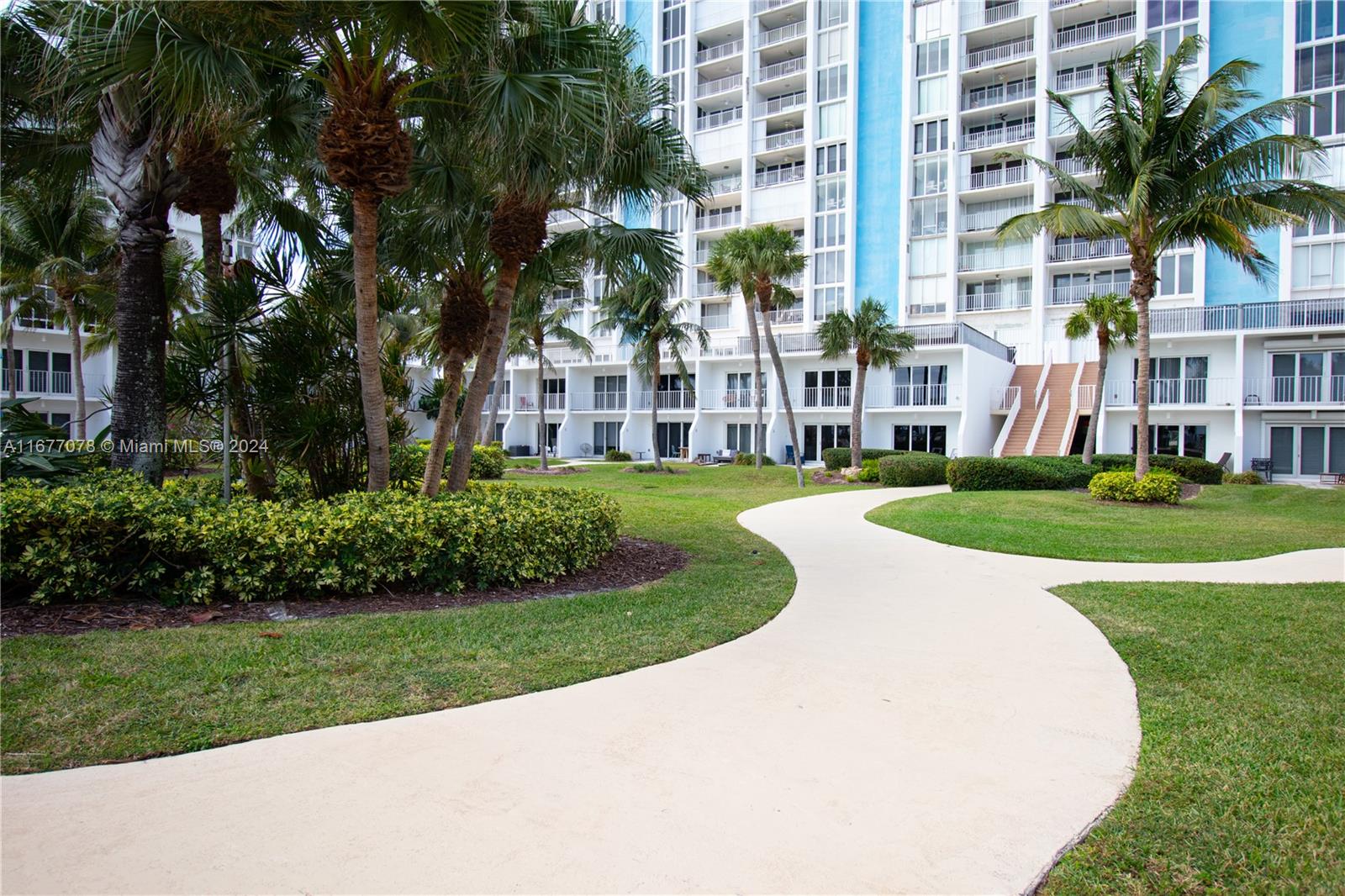 881 Ocean Dr #TH15, Key Biscayne FL 33149